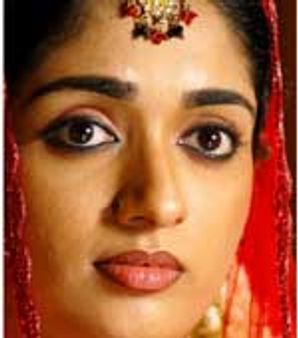 കാവ്യ യക്ഷിയായി അഭിനയിക്കുന്നു