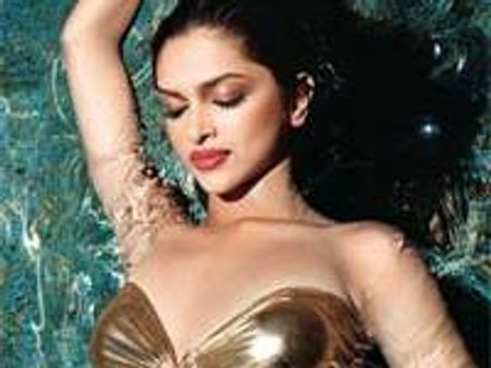 ബിക്കിനി ഗേളായി ദീപികയും