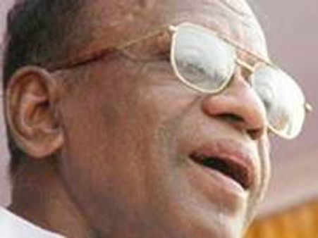 ലാലിന്റെ പ്രണയരംഗങ്ങള്‍ അശ്ലീലം: അഴീക്കോട്