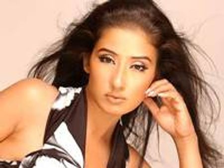 ഇലക്ട്രയില്‍ നയന്‍സിനൊപ്പം മനീഷ കൊയ് രാള