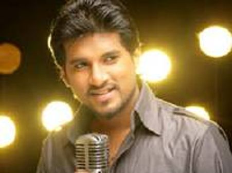 വിജയ് യേശുദാസ് ക്യാമറയ്ക്ക് മുന്നില്‍