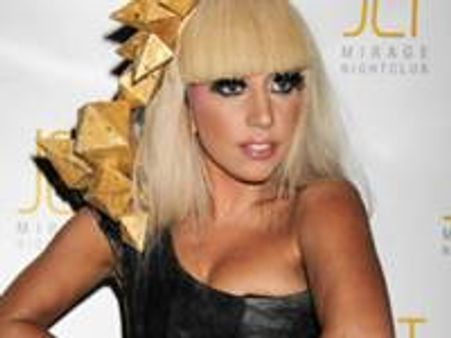 മീന്‍പിടുത്തത്തിന് അടിവസ്ത്രവും ഹീല്‍സും