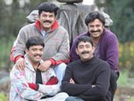 ഗോസ്റ്റ് ഹൗസ് മണ്ടനായിരുന്ന് ചിരിയ്ക്കാം