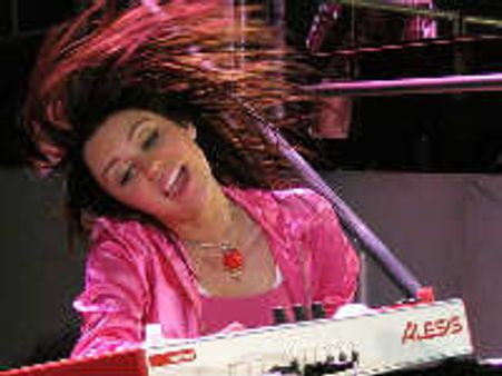 അറിയില്ലെങ്കിലും അഭിനയിയ്ക്കാന്‍ മിലെ സൈറസ്