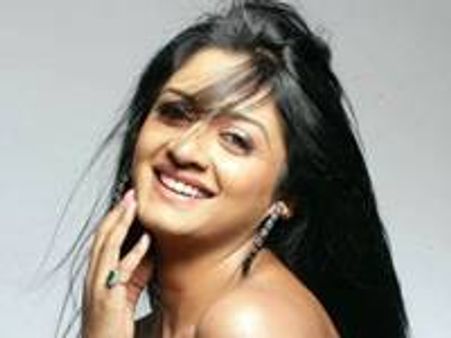 അംമ്രപാലിയില്‍ വിമല നഗ്നയാവുന്നു