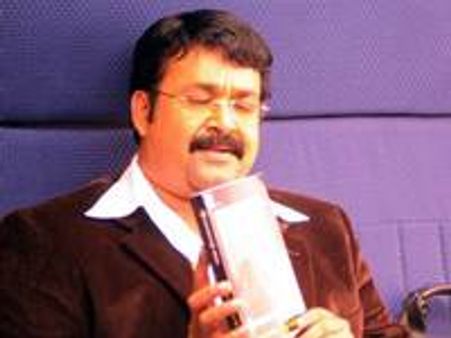 മോഹന്‍ലാലിനെ സംവിധായകന്‍ പുറത്താക്കി
