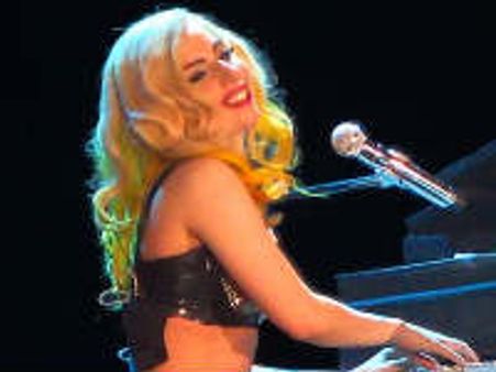 പുത്തന്‍ രൂപത്തിനായി ഗാഗാ സുന്ദരി