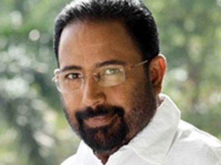 തിയേറ്ററുകാര്‍ സൂപ്പര്‍താരങ്ങളുടെ പിന്നാലെ: സിബി