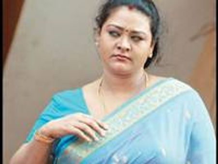 ഷക്കീല ഒന്നരക്കള്ളനൊപ്പം