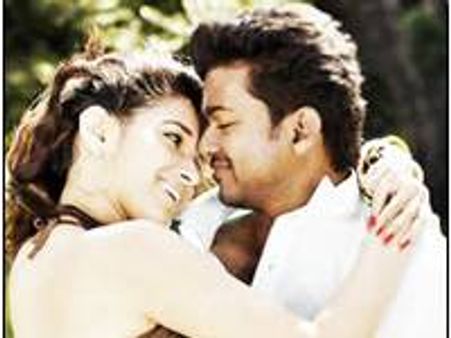 വിലക്കുകള്‍ തകര്‍ത്തെറിഞ്ഞ് സുറ എത്തുന്നു