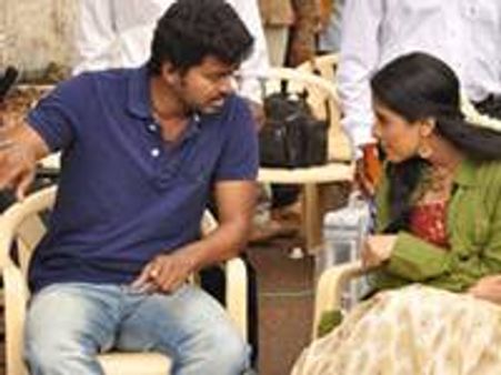 വിജയ്‍യുടെ കാവല്‍ക്കാരന്‍ കുരുക്കില്‍