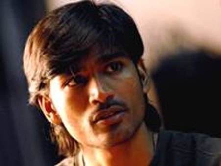 ക്യാമറക്ക് പിന്നിലേക്കില്ലെന്ന് ധനുഷ്