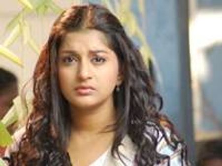 മീര മുങ്ങി നടക്കുന്നു!