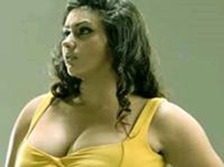 നമിത വില്ലത്തിയാവുന്നു