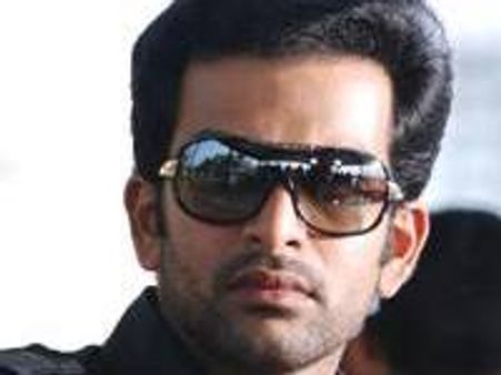 ത്രില്ലടിപ്പിയ്ക്കാന്‍ പൃഥ്വി വരുന്നു