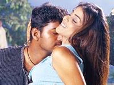 വിജയ്-ജെനീലിയ ജോഡികള്‍ വീണ്ടും