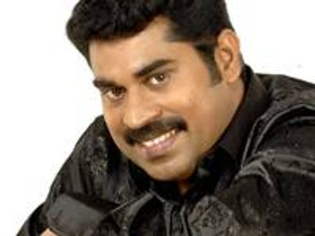 സുരാജ് ഇനി ഫീമെയ്‍ല്‍ ഉണ്ണികൃഷ്ണന്‍