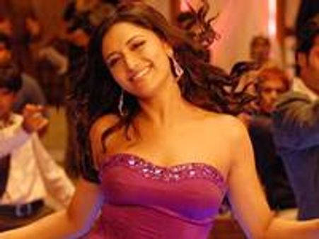 ത്രില്ലടിപ്പിയ്ക്കാന്‍ മംമ്തയുടെ പാട്ട്