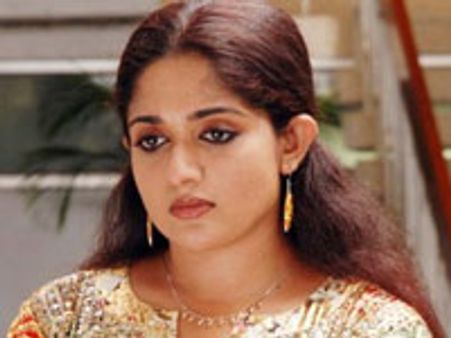 പ്രണയകഥയില്‍ നായികയായി കാവ്യ