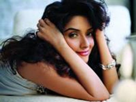 അസിന്‍ വിപത്ത് ക്ഷണിച്ചുവരുത്തുന്നു