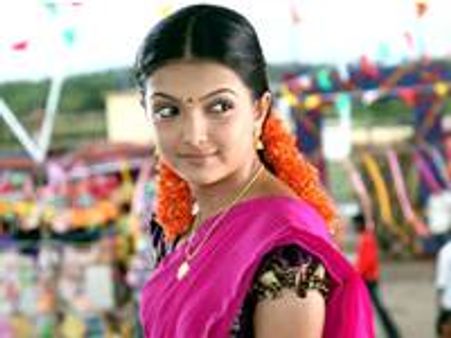 വിജയ്‍യുടെ വേലായുധത്തില്‍ ശരണ്യയും