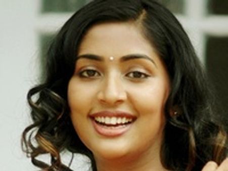 നവ്യ കഥതിരുത്താന്‍ പറഞ്ഞെന്ന് സംവിധായകന്‍