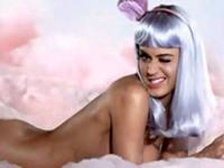 നഗ്നയാവാം, പക്ഷേ ആണുങ്ങള്‍ കാണരുത്!