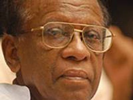 അഴീക്കോടിന് എതിരായ കേസ് തുടരുമെന്ന് അമ്മ