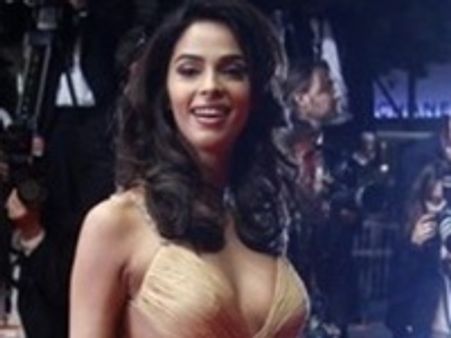 പരസ്യത്തിലഭിനയിക്കാന്‍ മല്ലികയ്ക്ക് 10കോടി