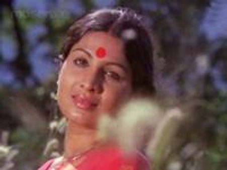 രതിനിര്‍വേദം രാജീവ് കുമാറിന്റെ കൈകളില്‍