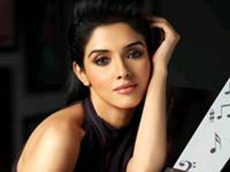 അസിന് യുപിഎ സര്‍ക്കാരിന്റെ പിന്തുണ?