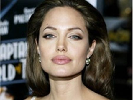 'ബ്രാഡ്' ആഞ്ജലീനയുടെ പുതിയ ടാറ്റൂ