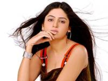 ത്രില്ലറില്‍ നിന്നും പൂനം കൗറിനെ പുറത്താക്കി