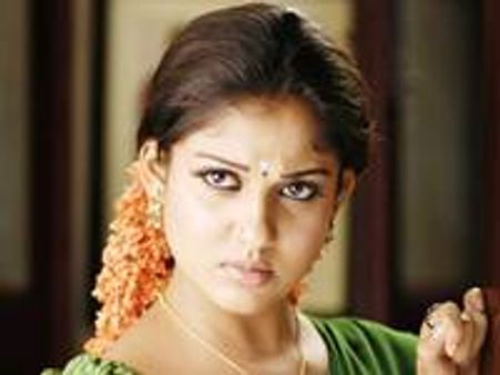 ബഷീറിന്റെ നാരായണിയായി നയന്‍താര