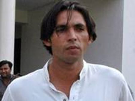 കൈപ്രത്തിന്റെ ചിത്രത്തില്‍ പാക് ക്രിക്കറ്റ് താരം