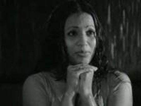 അവളുടെ രാവുകള്‍ തിയറ്ററുകളില്‍