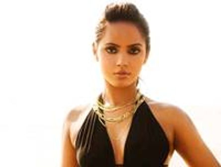 നീതു മഴയത്ത് മതിമറന്നാടും