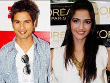 ചുംബിയ്ക്കാന്‍ വയ്യെന്ന് സോനം കപൂര്‍