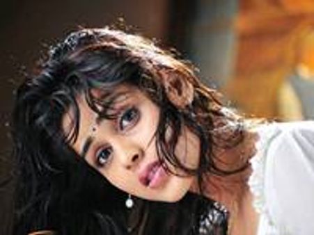 കാക്ക കാക്കയുടെ ഹിന്ദി പതിപ്പില്‍ ജെനീലിയ