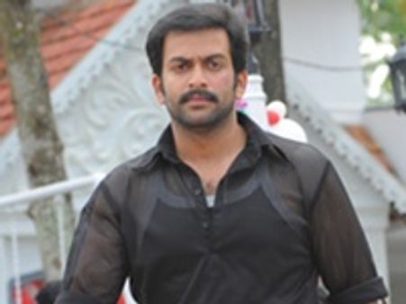 തേജാ ഭായ് ആന്റ് ഫാമിലിയില്‍ പൃഥ്വി