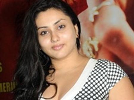 നമിത 14 ചിത്രങ്ങള്‍ വേണ്ടെന്ന് വച്ചു