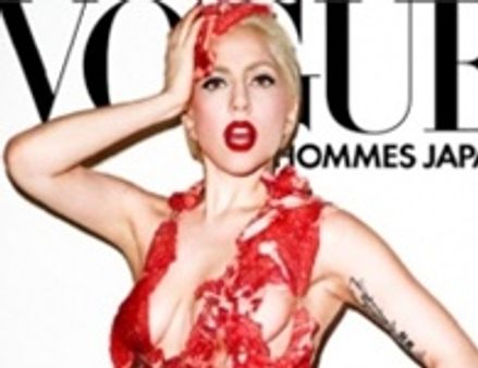 മാംസം കൊണ്ട് ബിക്കിനി; ലേഡി ഗാഗ കുരുക്കില്‍