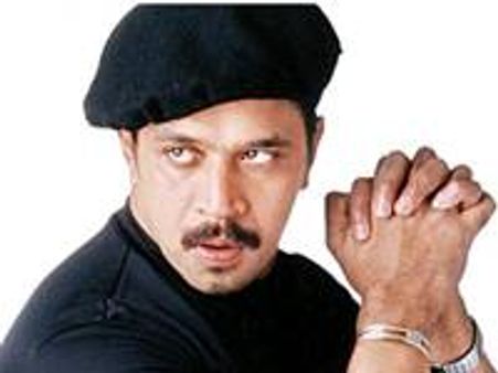 അര്‍ജ്ജുന്‍ അഞ്ച് വേഷങ്ങളില്‍