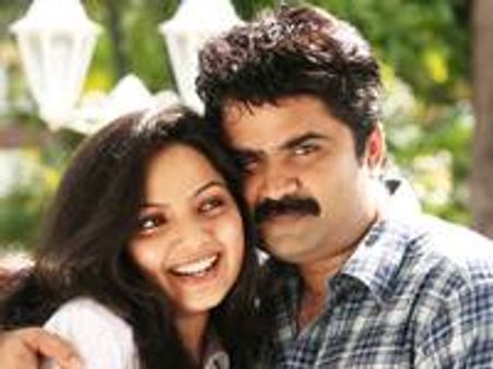 കോക്ക്ടെയില്‍ ഇറങ്ങും മുന്പെ പണം വാരുന്നു