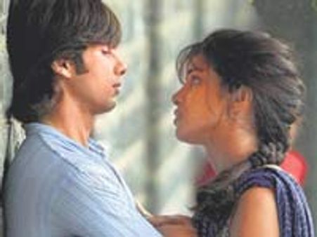 പ്രിയങ്കയുടെ ചുംബനസീന്‍; ഷാഹിദിന് അസ്വസ്ഥത