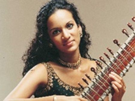 ഗര്‍ഭിണിയായ അനൗഷ്‌ക വിവാഹിതയായി