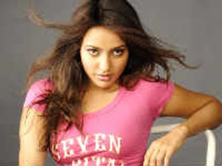 ചുംബിയ്ക്കാന്‍ തയാറെന്ന് നേഹ ശര്‍മ