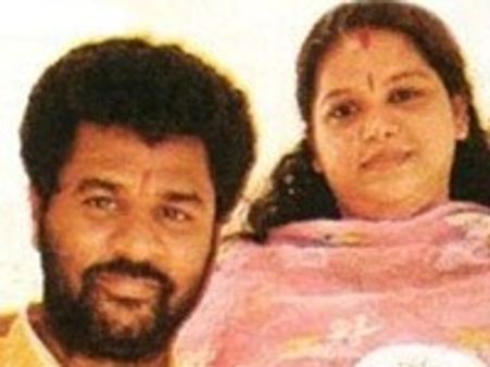 പ്രഭുദേവ അച്ഛനെ മധ്യസ്ഥനാക്കി നീക്കം നടത്തുന്നു