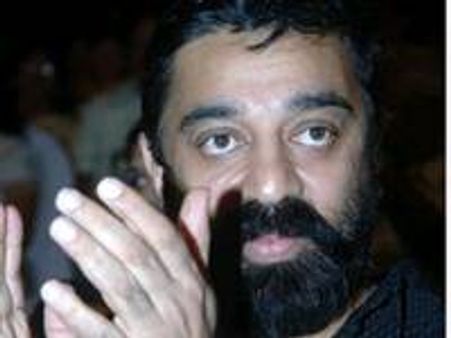 അമ്മയും കമല്‍ഹാസനെ ആദരിയ്ക്കുന്നു