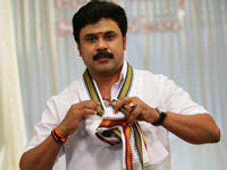 ദിലീപ് ചിത്രവുമായി മമ്മൂട്ടി